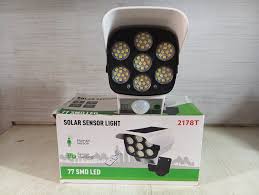 Solar Motion-Sensor Security Light — 77 SMD LED + Remote